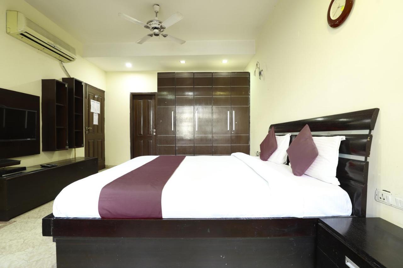 Hotel Livia Residency 뉴델리 외부 사진