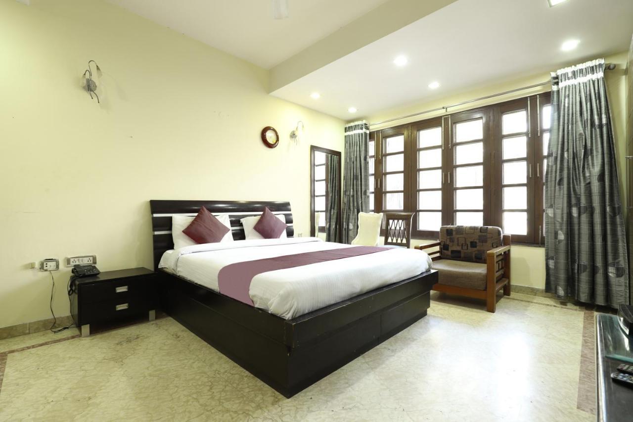 Hotel Livia Residency 뉴델리 외부 사진