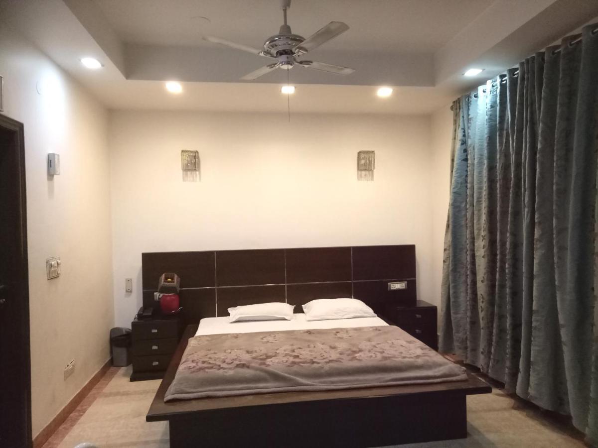 Hotel Livia Residency 뉴델리 외부 사진