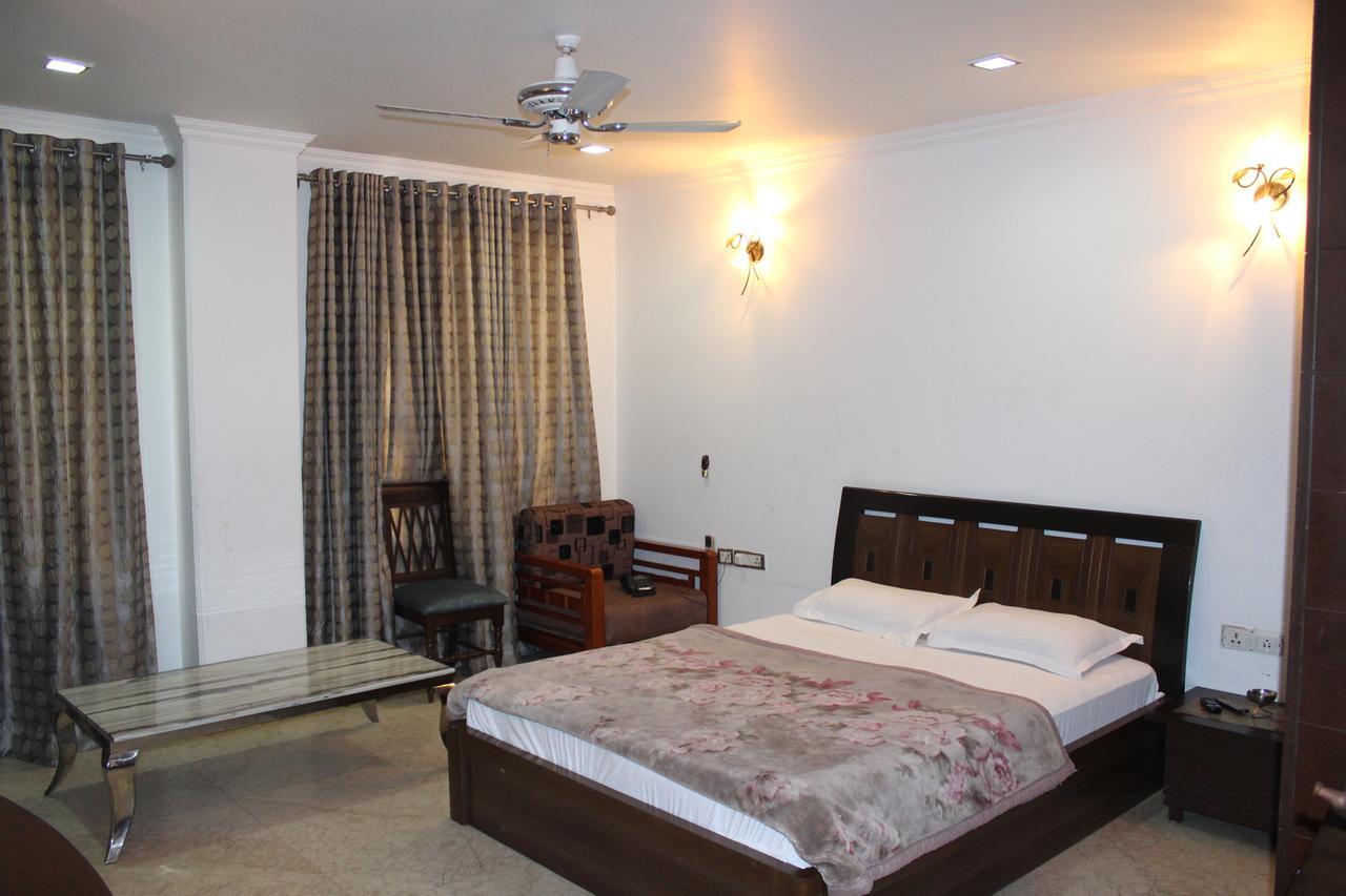 Hotel Livia Residency 뉴델리 외부 사진